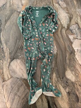 Sofia Grainge Green Holiday Print Footed One-Piece Pajamas